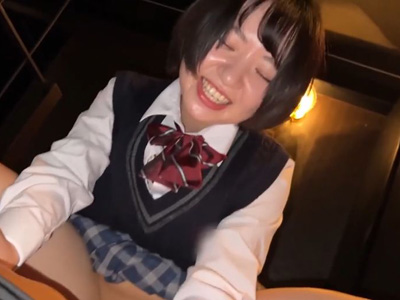 ショートヘアーの小柄なJKが初めてのP活