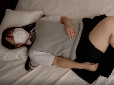 元アイドル研究生が初めての生中出しで放心