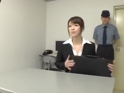59671 - 囚人の調書取りに来た巨乳弁護士が胸チラで勃起させてこっそり足コキ！