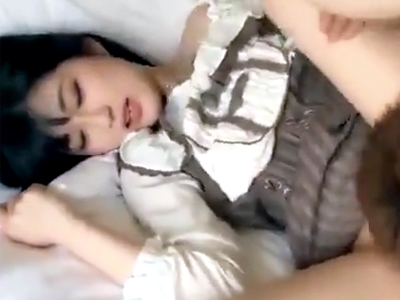 62837 - 透明感のある色白美少女とホテルパコでクンニ責め&rarr;ザー汁顔射フィニッシュ