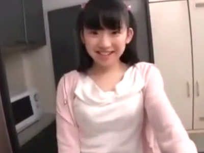 HKT48田島芽瑠似の小悪魔系ロリ妹が台所で痴女ってきた件