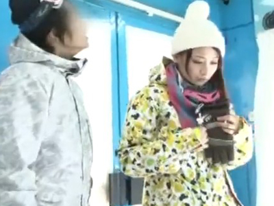 72936 - ゲレンデでナンパした素人娘を彼氏の眼の前で寝取り中出し！